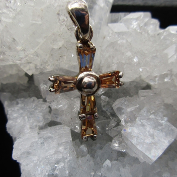 Tiny Peach CZ cross 133 - Picture 2 of 7